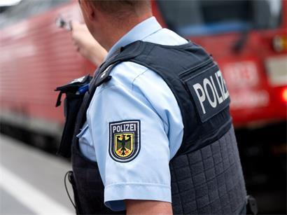 Ein 30-jähriger Fahrgast hat am Bahnhof Schweich eine Zugbegleiterin angegriffen