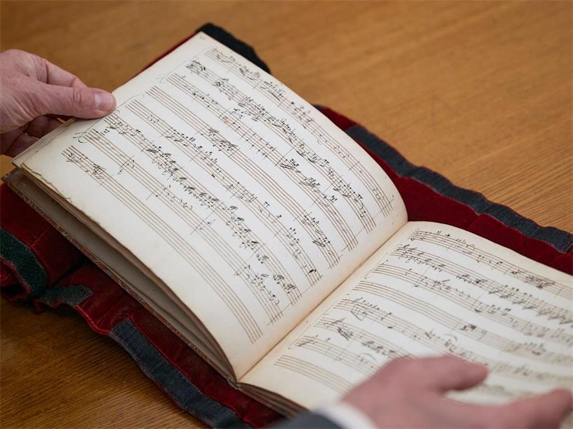 44-seitiges Manuskript der Französischen Nationalbibliothek, identifiziert als Werk von Wolfgang Amadeus Mozart