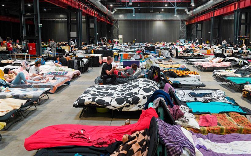 Ein Aufnahmezentrum für ukrainische Flüchtlinge in Warschau im Juli
