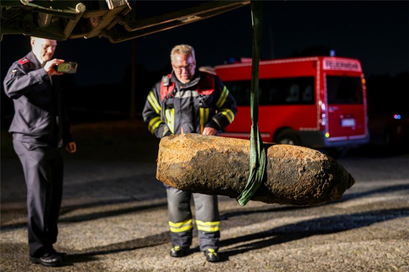 Ein Baggerschiff beförderte die Bombe an die Oberfläche
