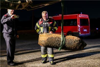 Ein Baggerschiff beförderte die Bombe an die Oberfläche
