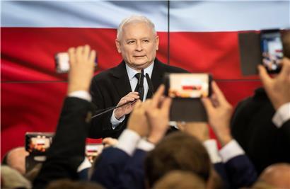 Ein Bild aus Zeiten ohne Corona: Kaczynski, der starke Mann der PiS, wollte sich im Schatten der Krise seinen Handlanger-Präsidenten bestätigen lassen – die Wahl wurde nun verschoben 
