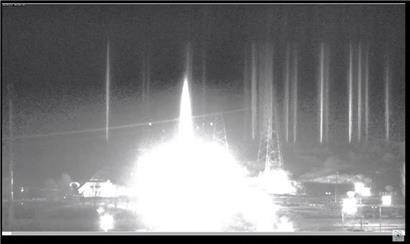 Ein Bild aus einem Livestream der Atomaufsichtsbehörde von Saporischschja zeigt mehrere Explosionen in einem ukrainischen Atomkraftwerk in Saporischschja, die durch russischen Beschuss verursacht wurden
