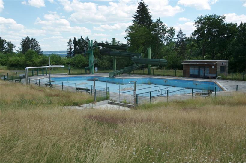 Ein Blick auf das bisherige Kinderbecken. Auch dieses wird neu geplant und um ei...