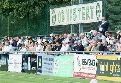 Ein Blick auf die Gegengerade in Hostert
