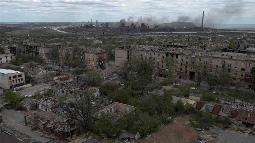 Ein Blick auf die Stadt Mariupol und das Stahlwerk Azovstal am 10. Mai 2022

