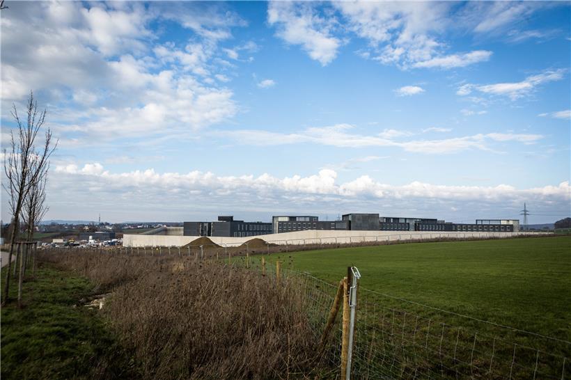 Ein Blick von der anderen Seite offenbart die Größe des Gebäudes. Ausschließlich...