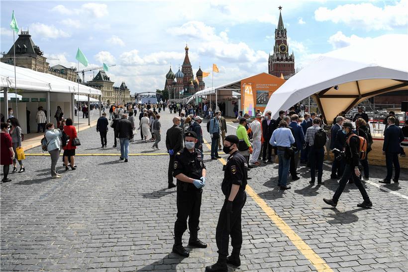 Ein Buchfestival war am Wochenende die erste öffentliche Veranstaltung in Moskau seit dem Ausbruch der Pandemie
