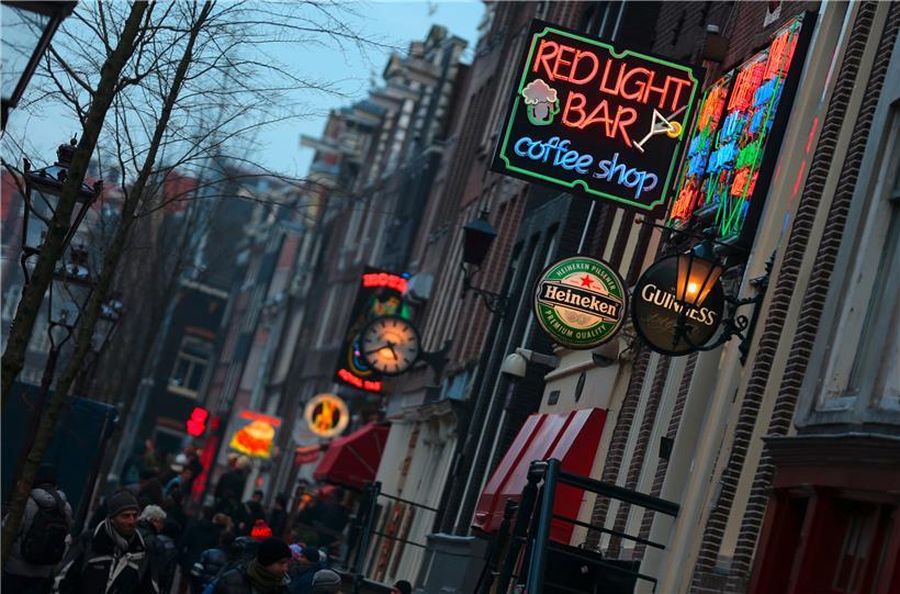 Ein Coffeeshop im Rotlichtviertel: Touristen droht die Verbannung
