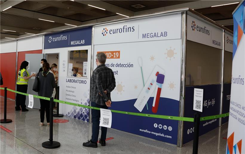 Ein Corona-Testzentrum auf dem Flughafen von Palma
