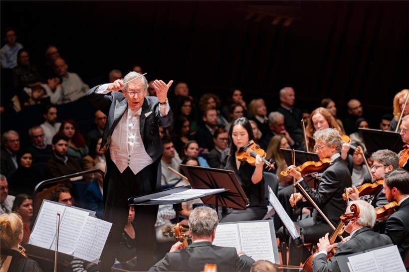 Ein Dirigent, der 2023 in die Kritik geriet: Sir John Eliot Gardiner in Luxemburg
