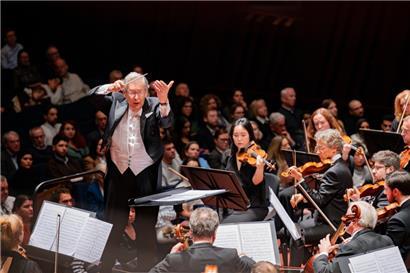 Ein Dirigent, der 2023 in die Kritik geriet: Sir John Eliot Gardiner in Luxemburg
