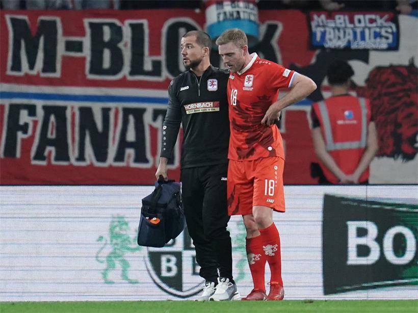 Ein Doppelrückschlag für die Mannschaft: Jans verließ den Platz wegen muskulärer Probleme und die Isländer feierten ihre frühe Führung