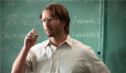 Ein Dozent mit dubiosem Nebenjob: Gary Johnson (Glenn Powell) in „Hit Man“
