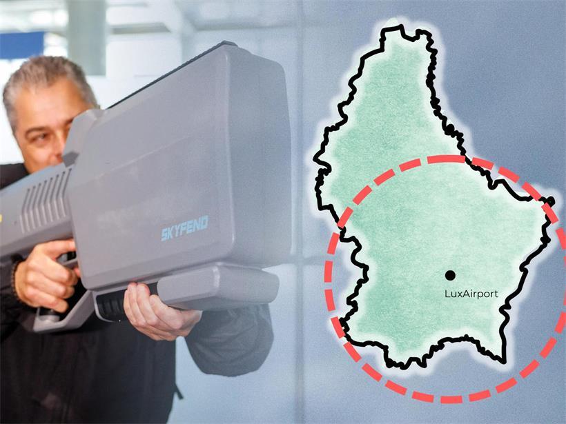 Ein Drohnen-„Jammer“ bei einer Präsentation im August in Nürnberg. Das Gerät soll den Funkkontakt zwischen Drohne und Fernbedienung stören. Rechts: Ein Radius von 30 Kilometern rund um den Flughafen Findel. Ein Experte sagt, dass die Drohnen sehr wahrscheinlich eine Reichweite von 25 bis 30 Kilometern haben.