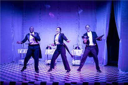 Ein Ensemble in Spiellaune: Céline Camara, Clara Hertz und Raoul Schlechter
