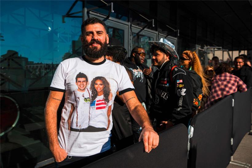 Ein Fan beim Konzert in der schwedischen Hauptstadt
