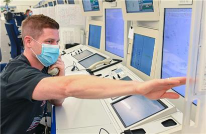 Ein Fluglotse bei der Deutschen Flugsicherung (DFS)
