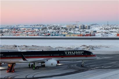 Ein Flugzeug mit Donald Trump Jr. an Bord landet in Nuuk, Grönland
