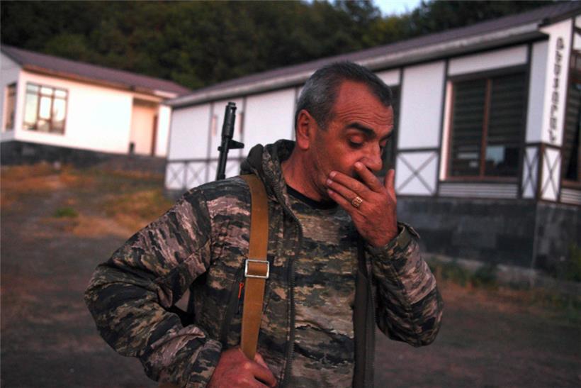Ein Freiwilliger der armenischen Streitkräfte im Süden des Landes: Mindestens 150 Armenierinnen und Armenier kamen vergangene Woche bei Kämpfen ums Leben
