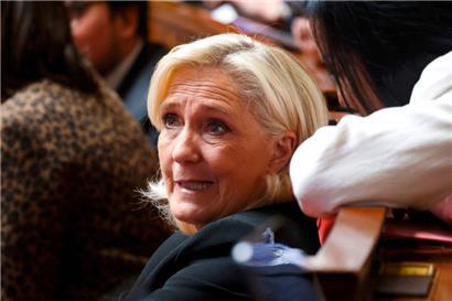Ein Gerichtsurteil könnte ihre Chance auf das Amt der Präsidentin zerstören: Marine Le Pen vom Rassemblement national 
