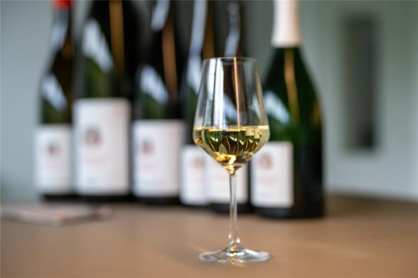 Ein Glas Moselriesling: Fast jeder zehnte Deutsche konsumiert Alkohol „in gesundheitlich riskanter Form“
