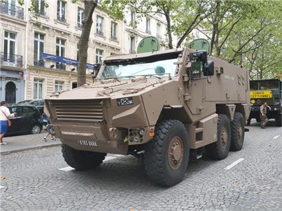 Ein Griffon bei der Militärparade in Frankreich
