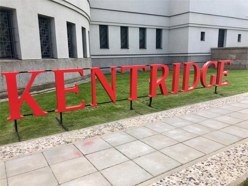 Ein Highlight von Kaunas 2022: die William-Kentridge-Ausstellung. Der in Südafri...