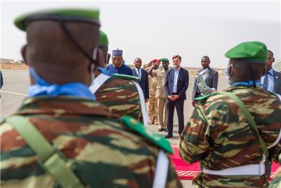 Ein „Höflichkeitsbesuch“: Franz Fayot bei der Ankunft in Niger
