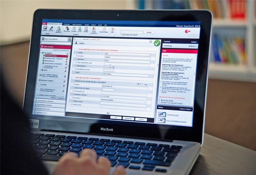 Ein Homeoffice auf dem Wohnzimmer-Sofa ist als heimisches Arbeitszimmer steuerlich nicht abgedeckt
