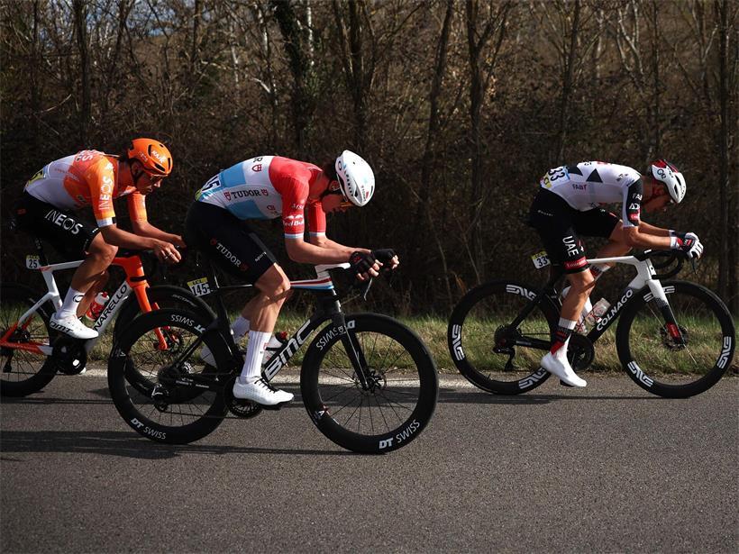 Arthur Kluckers im rot-weiß-blauen Landesmeistertrikot, Jahresrückblick auf seine Saison als Radrennfahrer