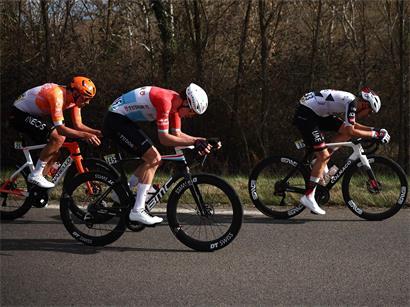 Arthur Kluckers im rot-weiß-blauen Landesmeistertrikot, Jahresrückblick auf seine Saison als Radrennfahrer