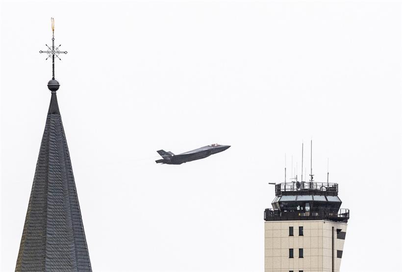 Ein Kampfflugzeug vom Typ F35 der US-Luftwaffe startet am 22. Februar vom Flugplatz Spangdahlem
