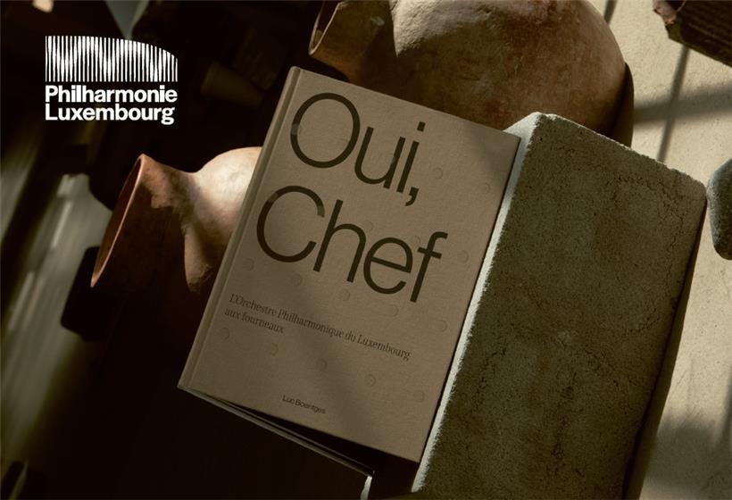 Ein Kochbuch der besonderen Art: „Oui, Chef!“ kombiniert Rezepte mit Musik- und Restauranttipps
