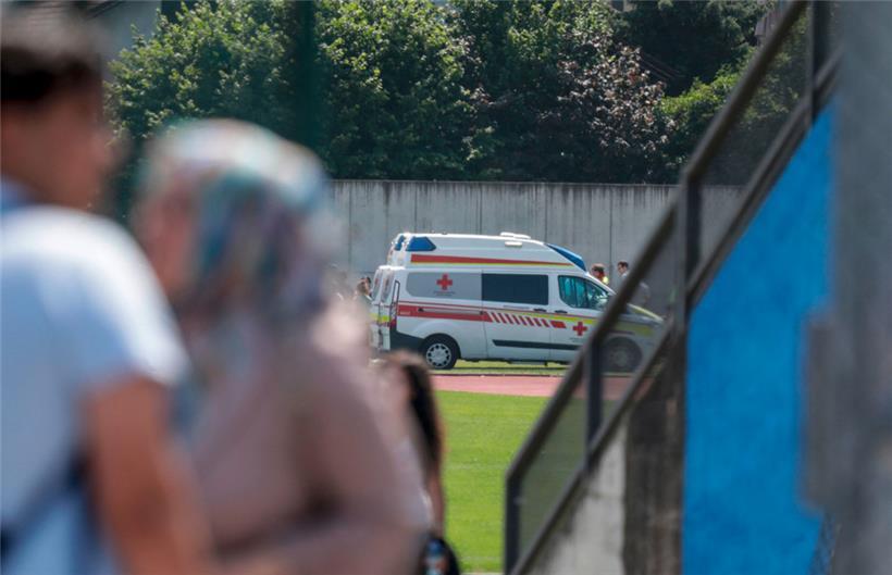 Ein Krankenwagen in der Nähe der Schule in Graz
