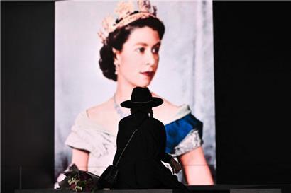 Ein Land trauert weiter um seine Monarchin. Allerdings werden auch Kritiker wach. 
