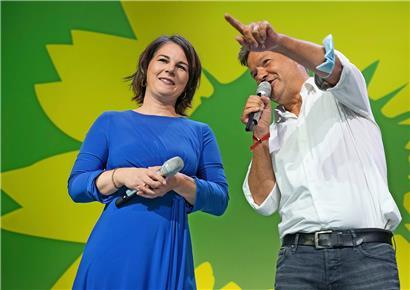 „Ein Löwenherz“: Annalena Baerbock und Robert Habeck bei der Wahlparty
