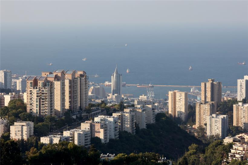 Ein Mann hat in der Hafenstadt Haifa eine Person getötet und einen Jugendlichen schwer verletzt
