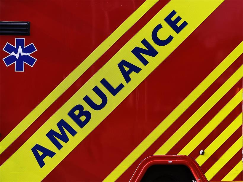 Mann mit schweren Verbrennungen nach Unfall, weitere Person schwer verletzt, Notfall und Rettungssituation