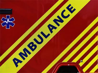 Mann mit schweren Verbrennungen nach Unfall, weitere Person schwer verletzt, Notfall und Rettungssituation