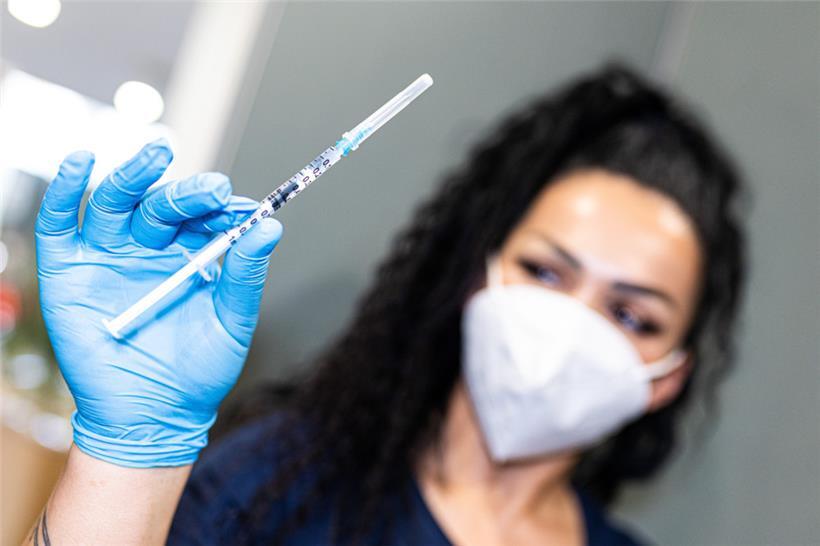 Ein Paradebeispiel für mutige Entscheidungsfindung ist die rasche Entwicklung und Anwendung des Covid-19-Impfstoffs
