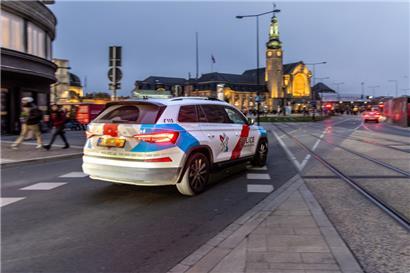 Ein Polizeiwagen auf Streife am Luxemburger Hauptbahnhof

