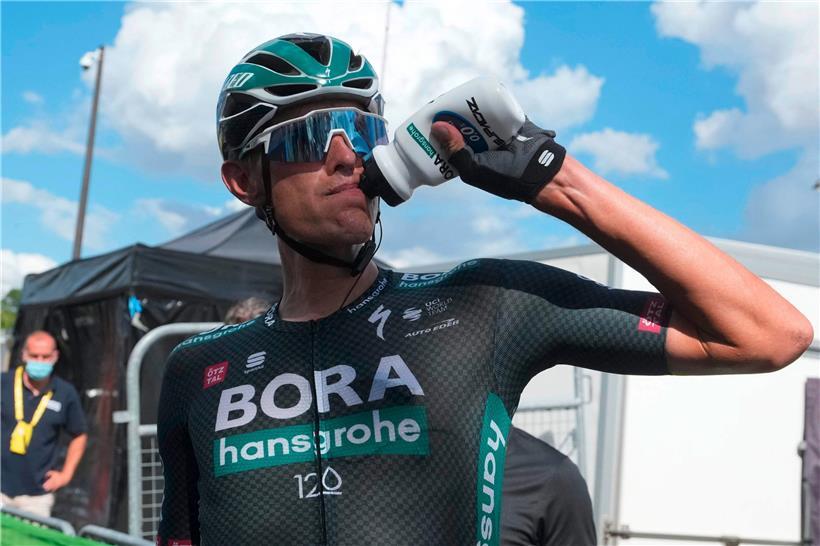 Ein Regenerations-Shake nach dem Etappensieg: Nils Politt vom Team Bora-hansgrohe
