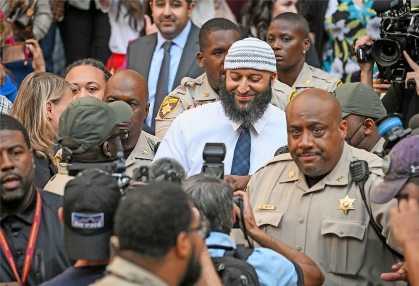 Ein Richter in Baltimore hat am Montag die Freilassung von Adnan Syed angeordnet, nachdem er seine Verurteilung wegen des Mordes an der Highschool-Schülerin Hae Min Lee im Jahr 1999 aufgehoben hatte
