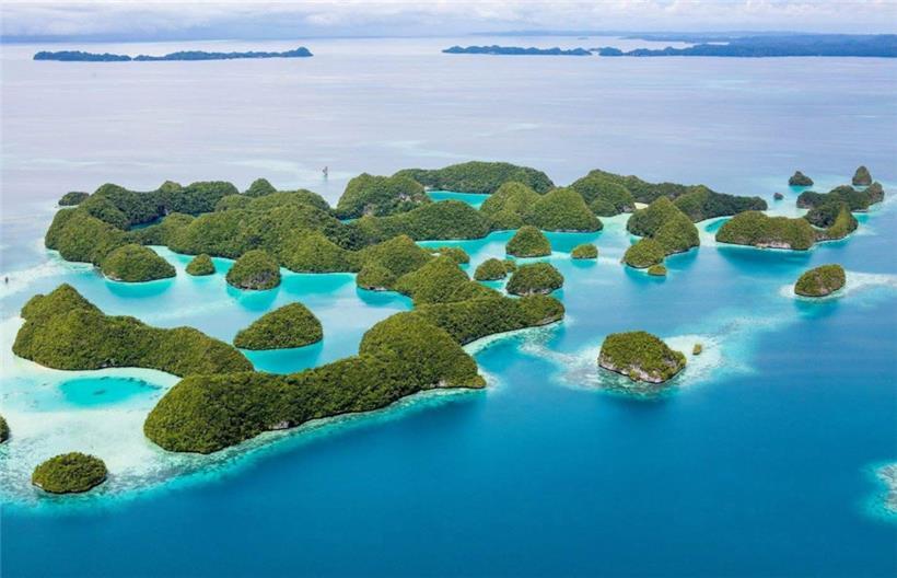 Ein Rundflug über die Rock Islands bot Jean Marie Backes die Gelegenheit, die südliche Lagune in ihrer vollen Pracht zu fotografieren
