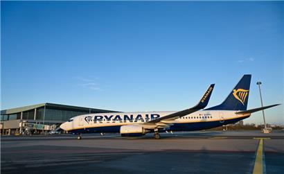 Ein Ryanair-Flugzeug auf dem Rollfeld des Luxairport
