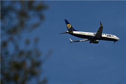 Ryanair-Flugzeug mit Bremsproblemen auf Landebahn während Notfallmanöver bei Flugzeugwartung