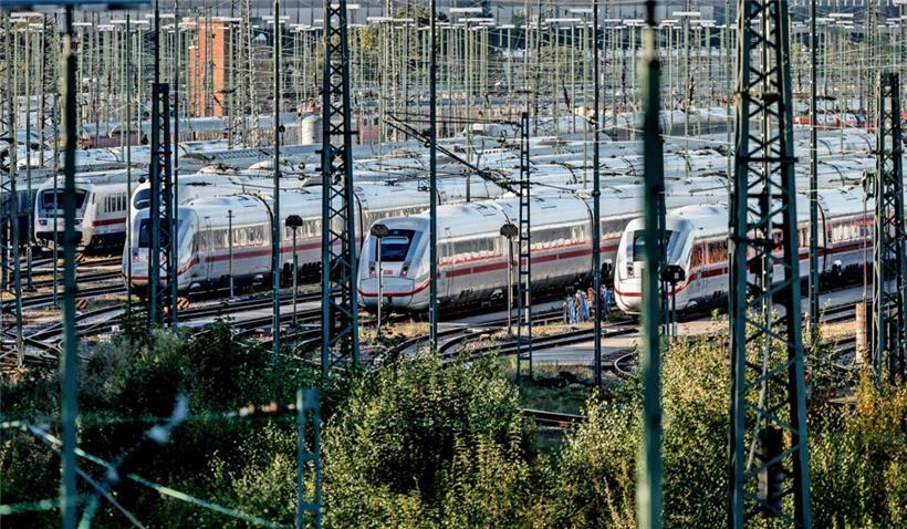 Ein Sabotage-Angriff am Samstag auf die Deutsche Bahn brachte den Zugverkehr in Norddeutschland zum Erliegen

