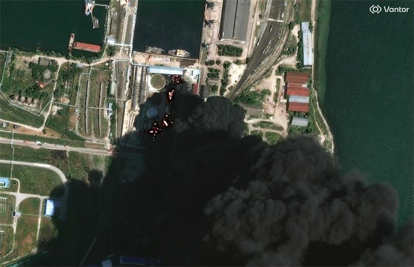 Satellitenbild vom Brand im Öldepot in Kertsch auf der von Russland besetzten Krim, Juni 2024