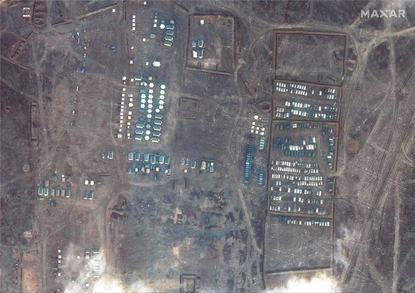 Ein Satellitenbild zeigt Zelte und Militärfahrzeuge auf der von Russland annektierten Halbinsel Krim
